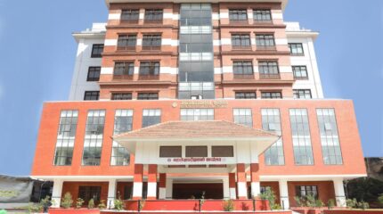 महालेखा परीक्षक बन्ने दौडमा को अघि? को पछि?