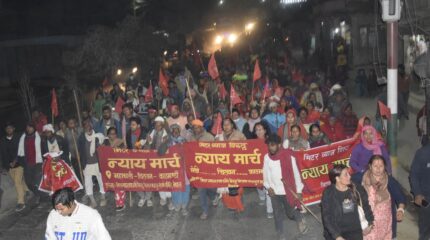 २३ दिन पैदल हिँडेर राजधानी आइपुगे मिटरब्याजपीडित, आज सिंहदरबार मार्च