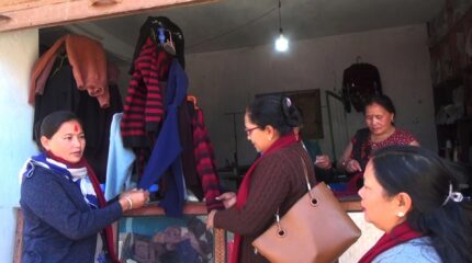 ढाका बुनाइबाट आत्मनिर्भर बन्दै ताराखोलाका महिला