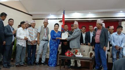 प्रधानमन्त्री ओलीसँग आठराईका जनप्रतिनिधिको भेट : अपूरा योजनामा बजेट उपलब्ध गराउन माग