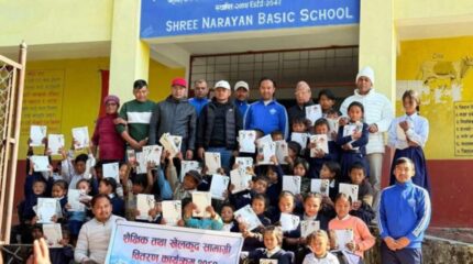 धार्पा युवा क्लबले विद्यालयहरूमा शैक्षिक सामग्री वितरण गर्यो