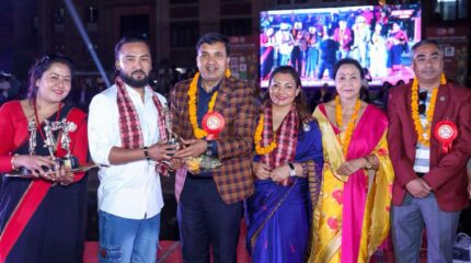 बिक्रम बुढाथोकीलाई सर्वोत्कृष्ट मोडलको अवार्ड