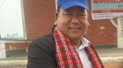 भुवन सिंह गुरुङलाई समर्थन बढ्दै, व्यवसायीहरू भन्छन् – “दुई मध्ये कालो कोट, भुवन सिंह गुरुङलाई दिनुस है भोट!”