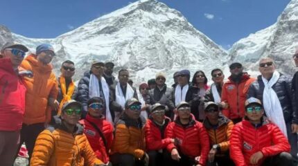 लावालस्कर लिएर सगरमाथा बेस क्याम्प पुगे मन्त्री