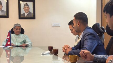 ‘अलबिदा’ लेख्ने डाक्टरले गृहमन्त्री लेखकलाई सुनाए आफ्ना समस्या