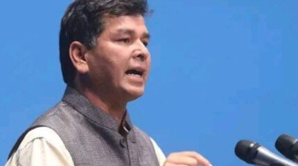 सभापति, महामन्त्री उठ्ने भनेका नेताकै जिल्लामा क्रियाशील नवीकरण भएको छैन : नेता रसाइली