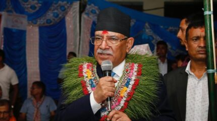 अरूले कुहिएको पिठो बेचिरहेका छन्, हामी गरेका काम भन्न आएका हौं : प्रचण्ड