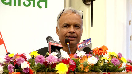 ‘ओलीको वरिपरि कांग्रेसको अर्को खेमा घुमिरहेको छ’