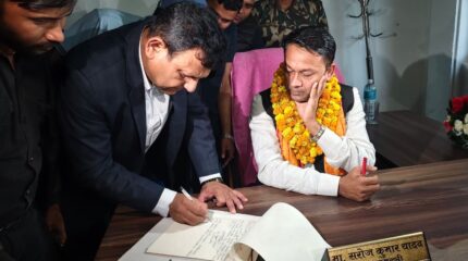 मुख्यमन्त्री यादवले गरे पदभार ग्रहण, मधेसका शहीदलाई मधेस रत्न दिइने पहिलो निर्णय