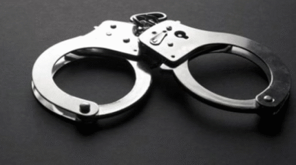 चार किलो ३०० ग्राम कोकिनसहित तीन जना पक्राउ