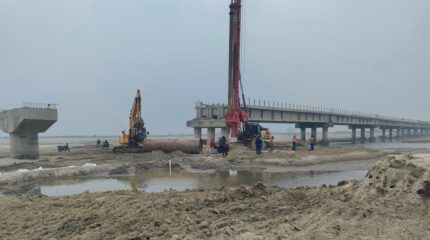 सिराहा र धनुषा जोड्ने कमला पुलको बाँकी काम हुँदै, चैतभित्र सञ्चालनमा ल्याउने लक्ष्य