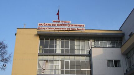वैदेशिक रोजगारका नाममा ठग्ने र दुःख दिनेलाई कानुनी कठघरामा ल्याउछौं : श्रम तथा रोजगार मन्त्री भण्डारी