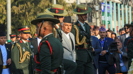 राष्ट्रपति र प्रधानमन्त्रीद्वारा पृथ्वी नारायण शाहको सालिकमा माल्यार्पण