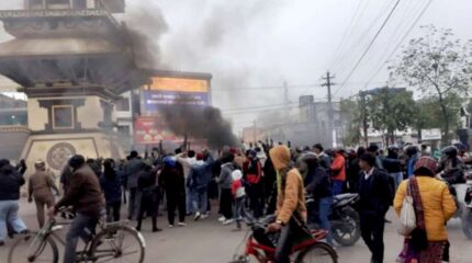 धनुषा घटनाले वीरगञ्जमा तनाव, प्रदर्शनकारी र प्रहरीबीच झडप